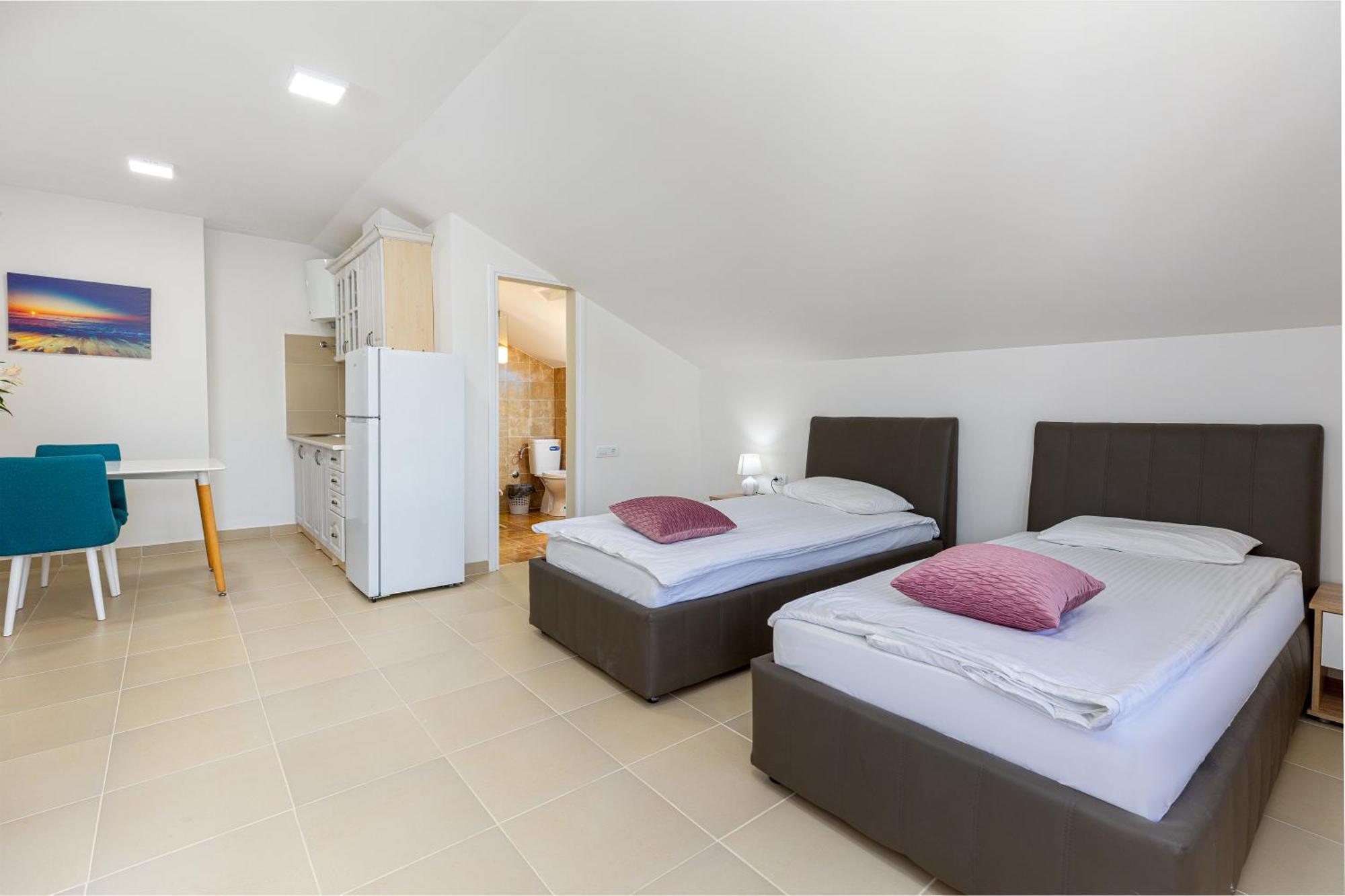Apartments Lustica Radovici Rom bilde