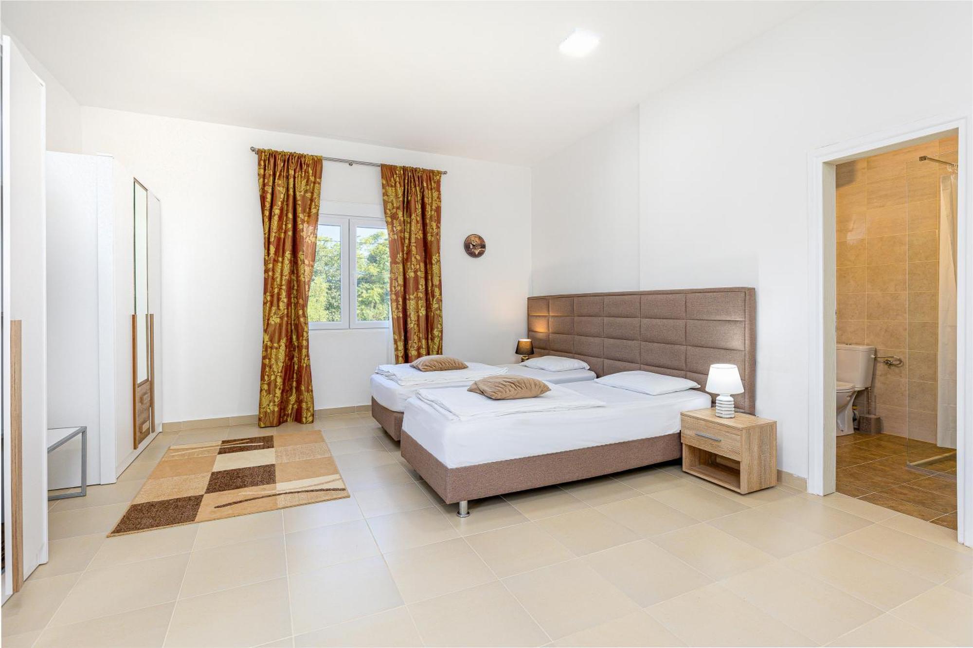 Apartments Lustica Radovici Rom bilde