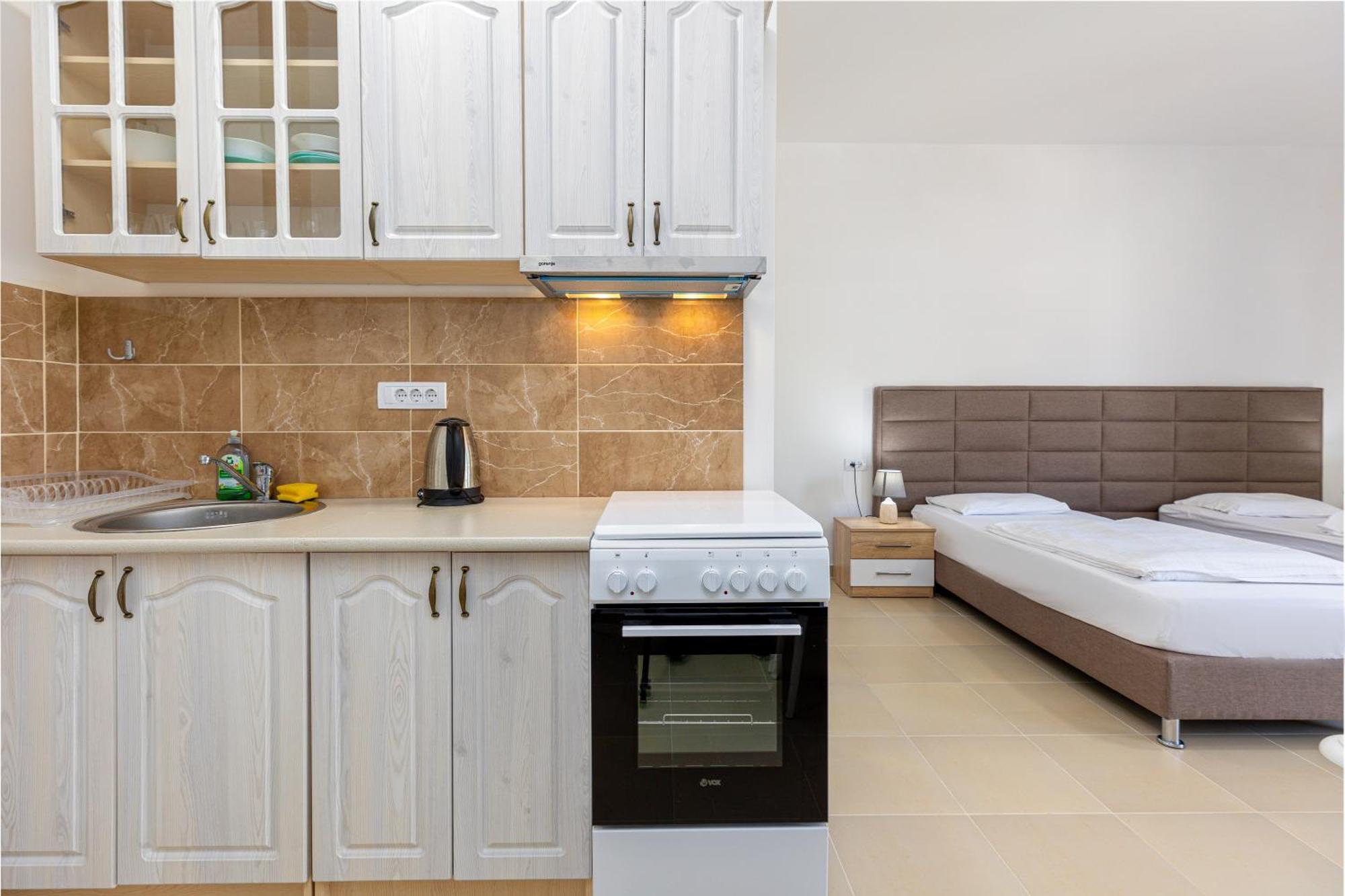 Apartments Lustica Radovici Rom bilde