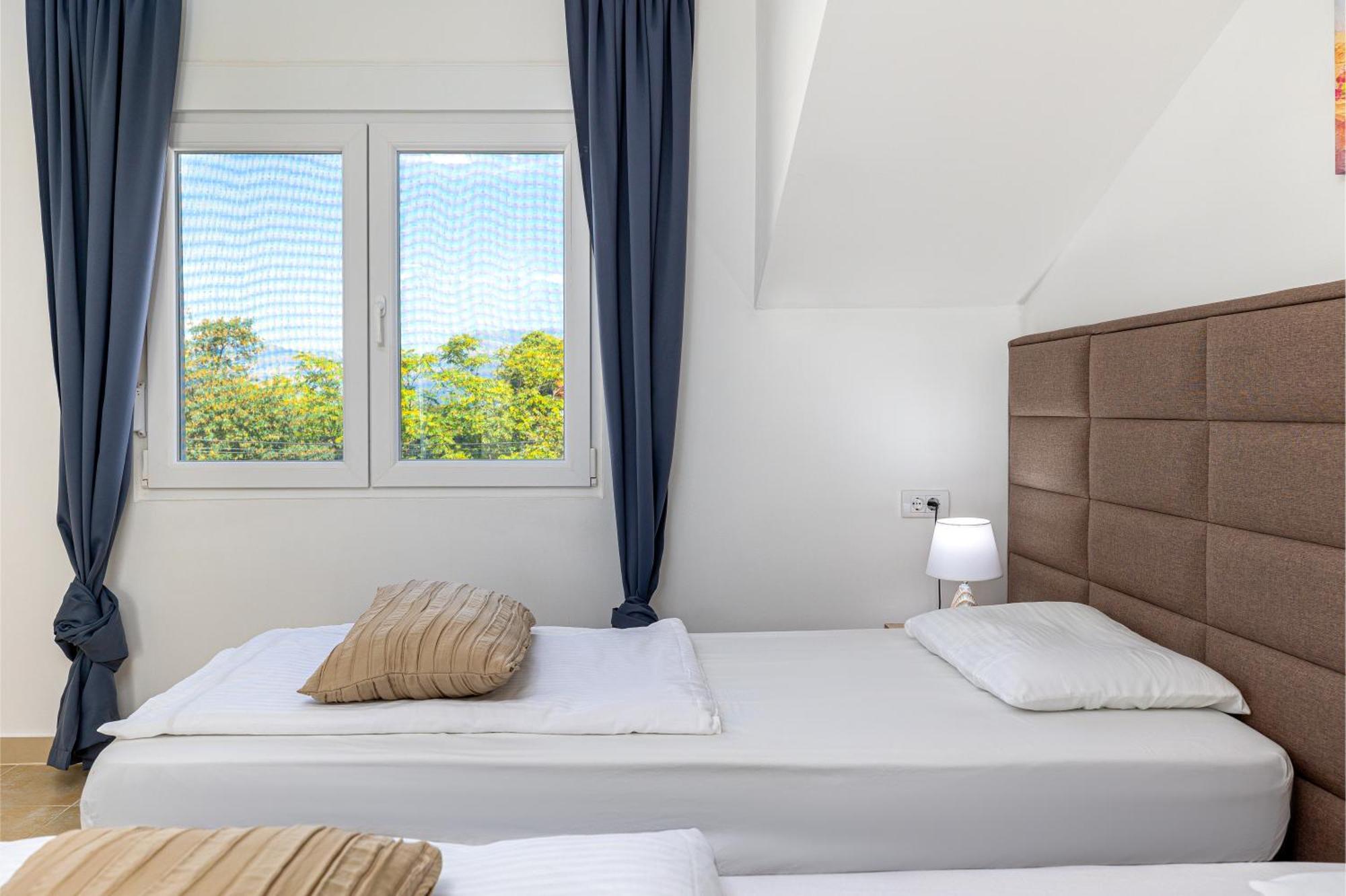 Apartments Lustica Radovici Rom bilde