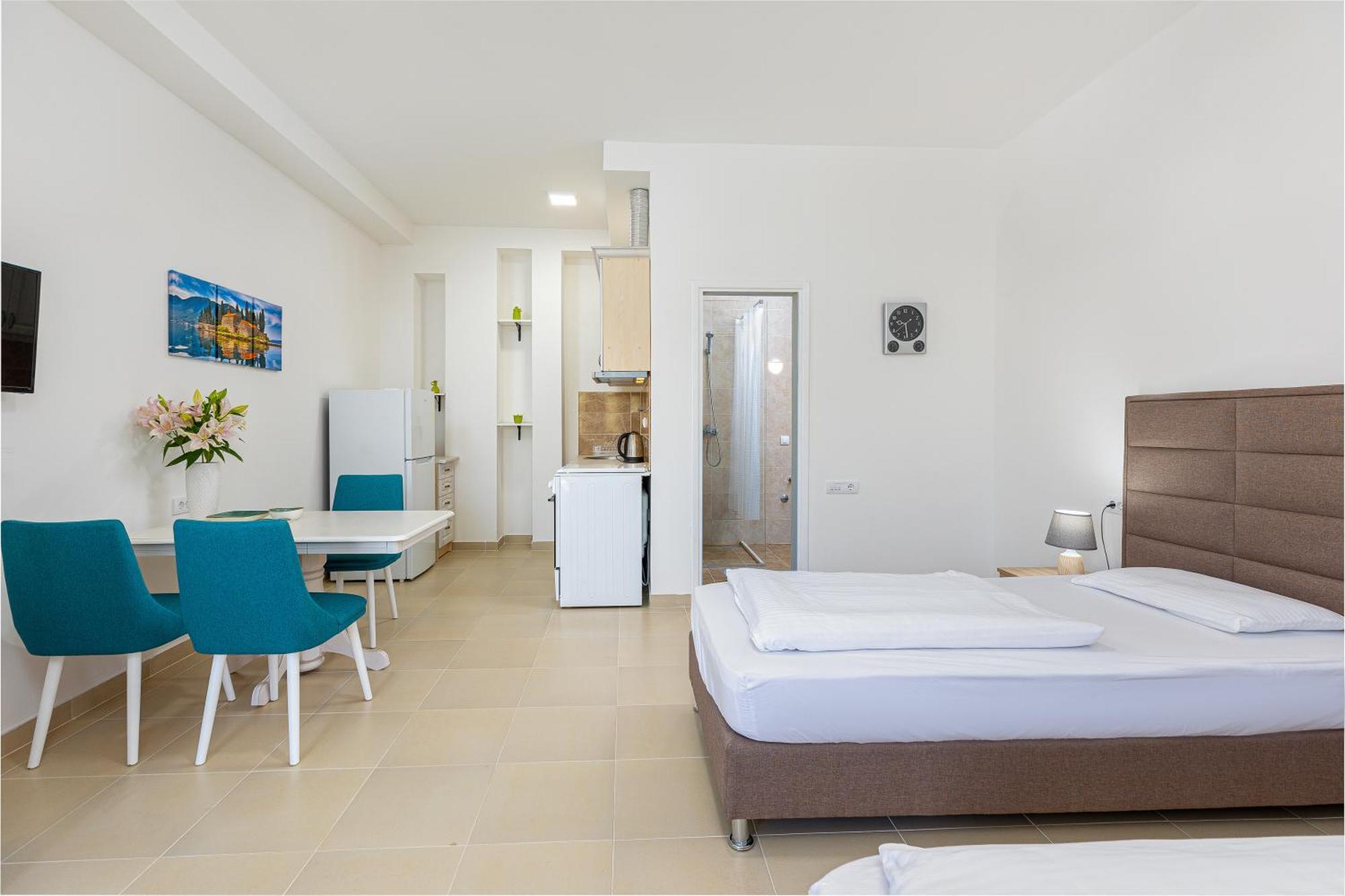 Apartments Lustica Radovici Rom bilde