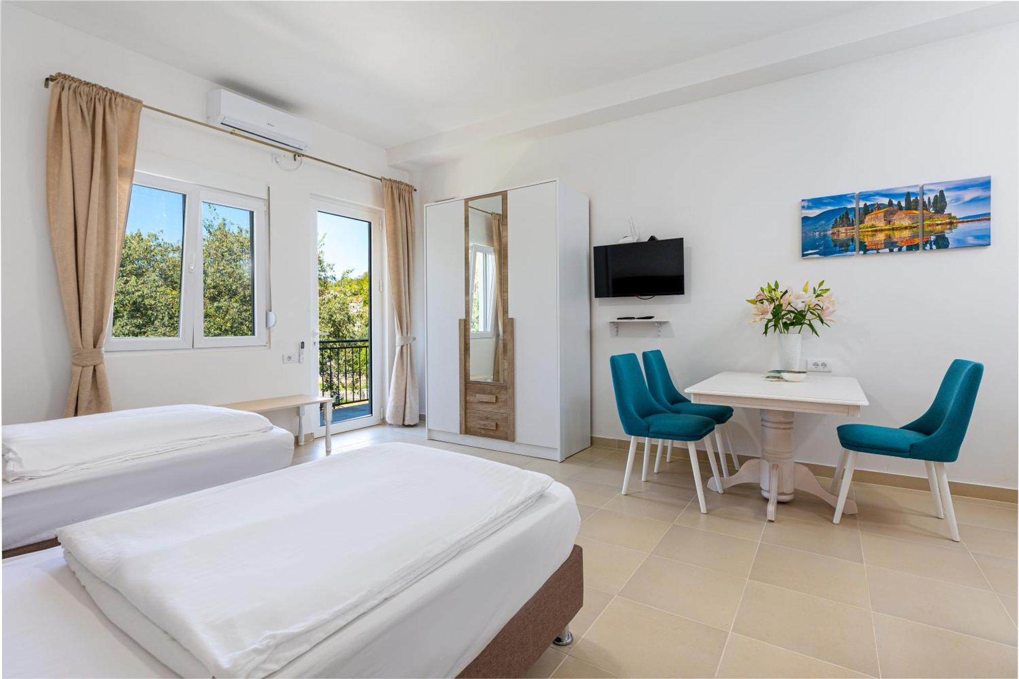 Apartments Lustica Radovici Rom bilde