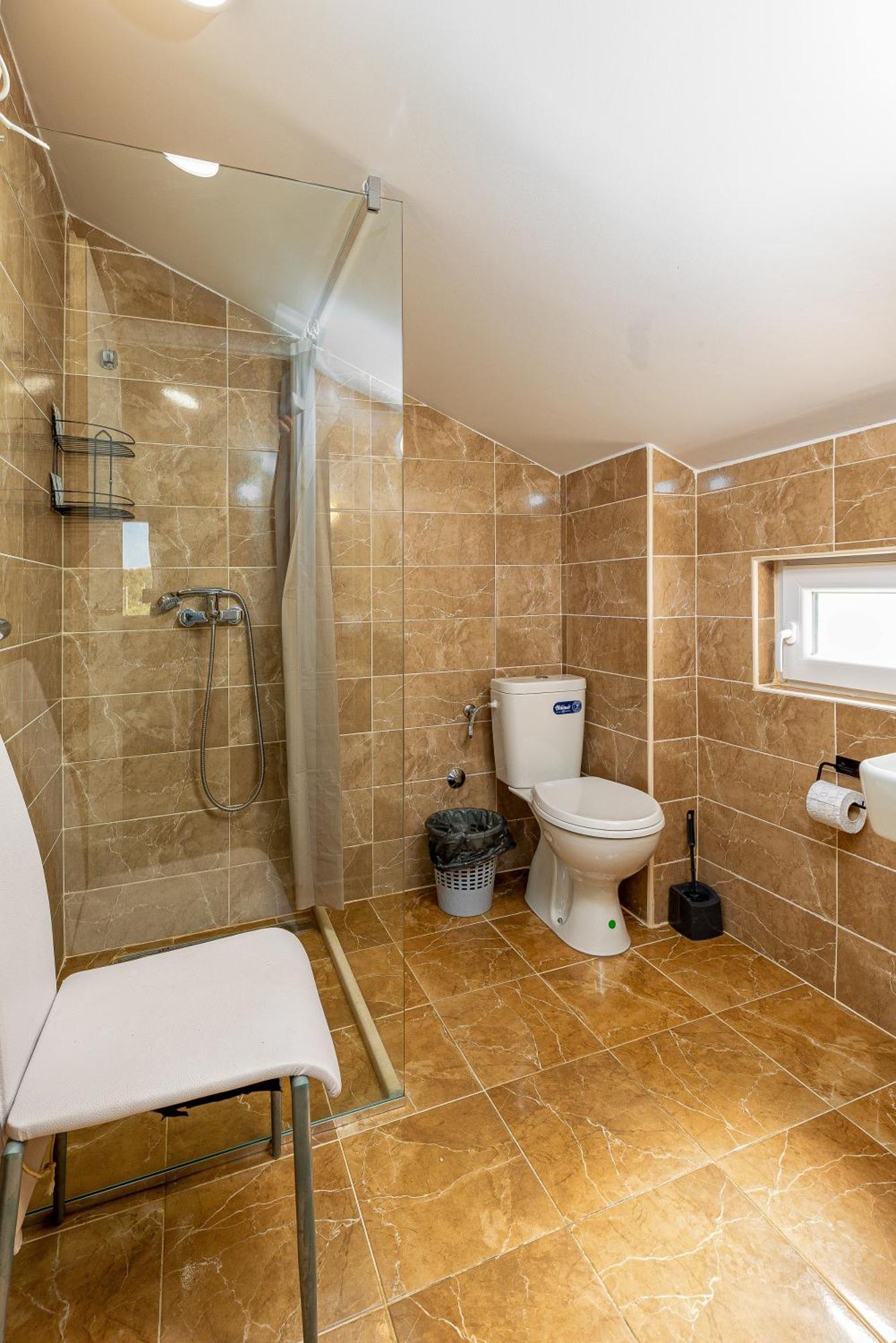 Apartments Lustica Radovici Rom bilde