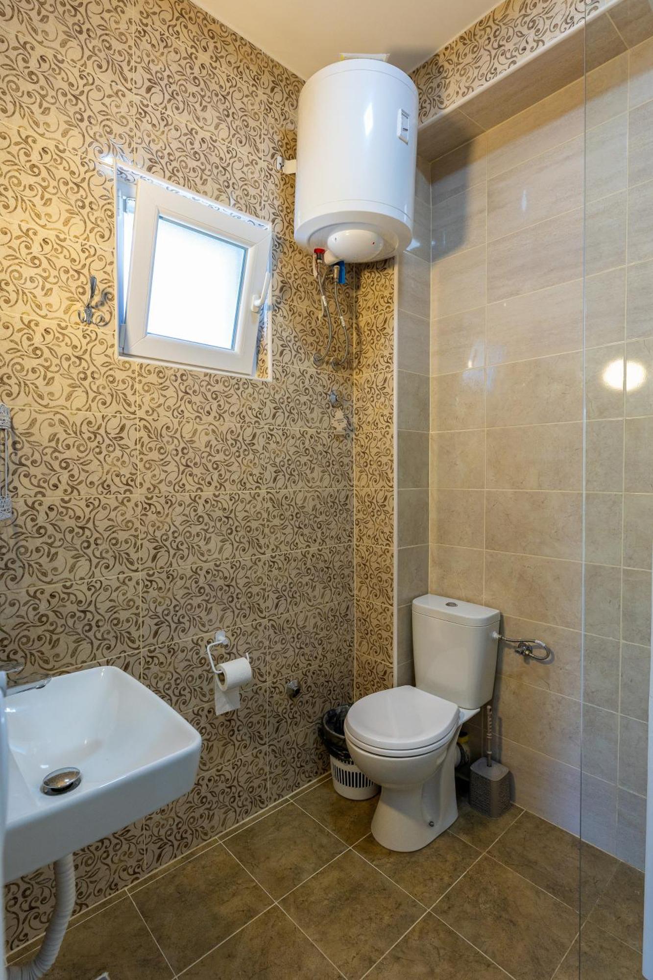 Apartments Lustica Radovici Rom bilde
